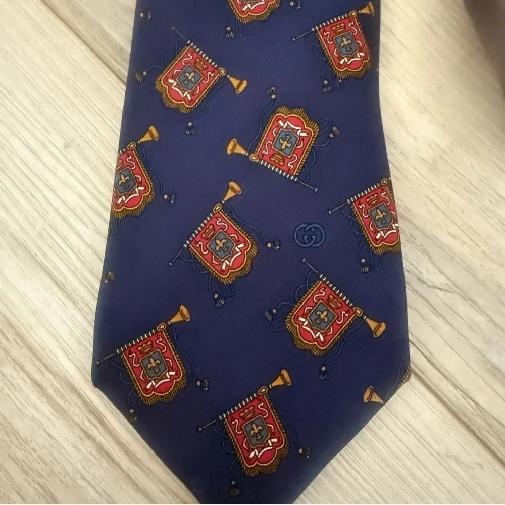Gucci Silk Tie Navy Blue Crest Heraldic Print Men’s Designer Made in Italy